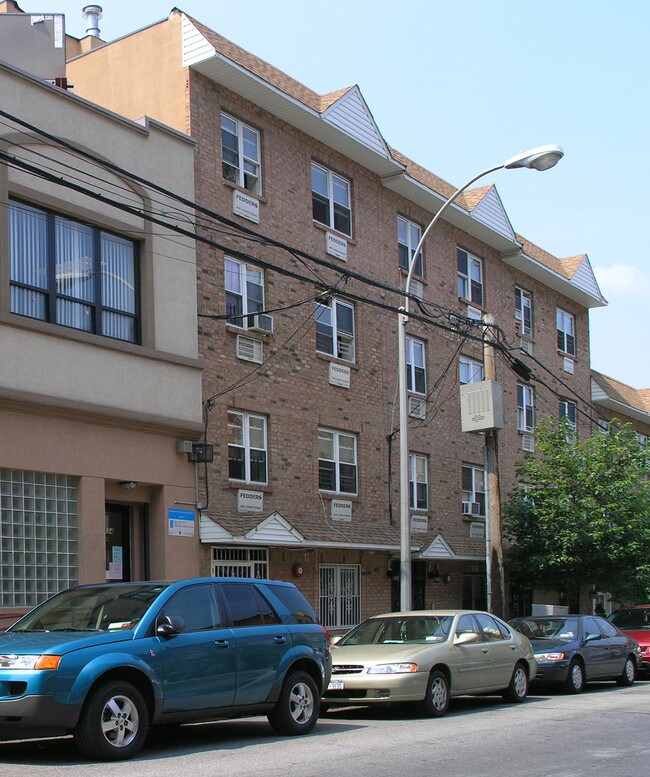 330-332 E 148th St in Bronx, NY - Foto de edificio - Building Photo