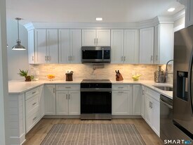 400 Heritage Vlg in Southbury, CT - Building Photo