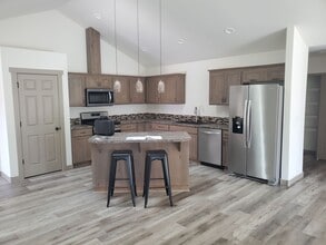 1545 SW Kalama Ave in Redmond, OR - Building Photo - Building Photo