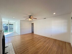 5001 Lippitt Ln in Sacramento, CA - Building Photo - Building Photo