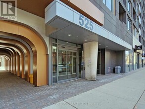 525-525 Adelaide St W in Toronto, ON - Building Photo - Building Photo