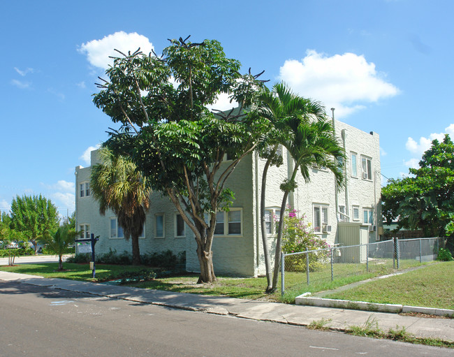 519 2nd Ave S in Lake Worth, FL - Foto de edificio - Building Photo