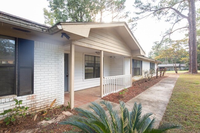 3101 Elwood Trail in Tallahassee, FL - Foto de edificio - Building Photo