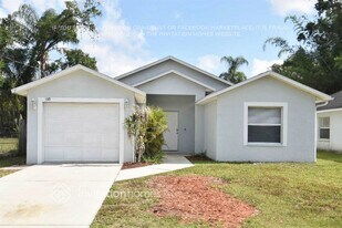 1319 W Knollwood St in Tampa, FL - Building Photo