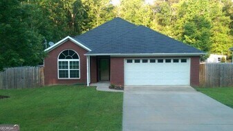 526 Vista Dr in Columbus, GA - Building Photo
