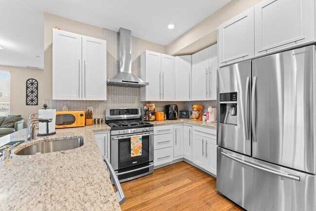 380 W Broadway in Boston, MA - Building Photo - Building Photo