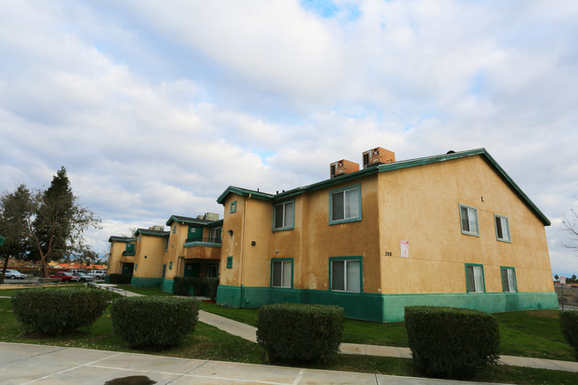 Haven Apartments in Bakersfield, CA - Building Photo - Building Photo