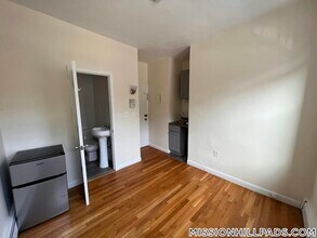 49 S Huntington Ave in Boston, MA - Building Photo - Building Photo