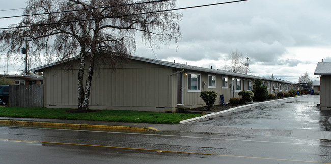 Holly Square Apartments in Albany, OR - Building Photo - Building Photo