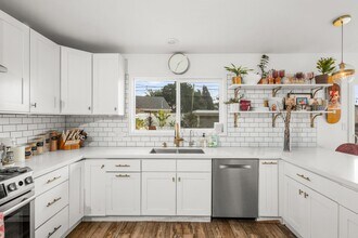 131 W Avenida Cordoba in San Clemente, CA - Building Photo - Building Photo