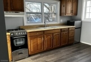 30 Stony Brook Rd in Rockaway, NJ - Foto de edificio - Building Photo