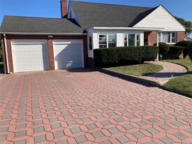 113 Barnum St in West Babylon, NY - Building Photo