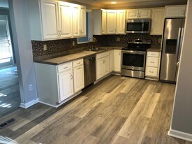 306 Gerrie Dr in Pittsburgh, PA - Building Photo