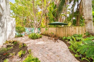 2918 Whitehead St in Miami, FL - Building Photo - Building Photo