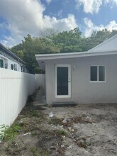 858 NW 29th Terrace in Miami, FL - Building Photo - Building Photo