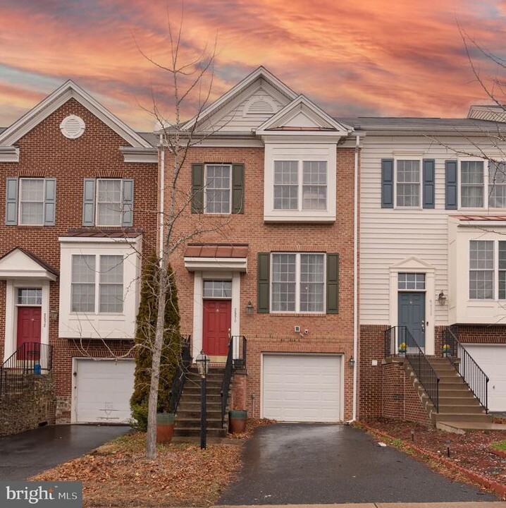 2570 Oak Tree Ln in Woodbridge, VA - Building Photo