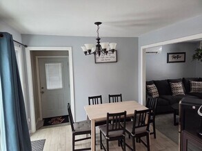 16 Evergreen Dr in Holyoke, MA - Building Photo - Building Photo