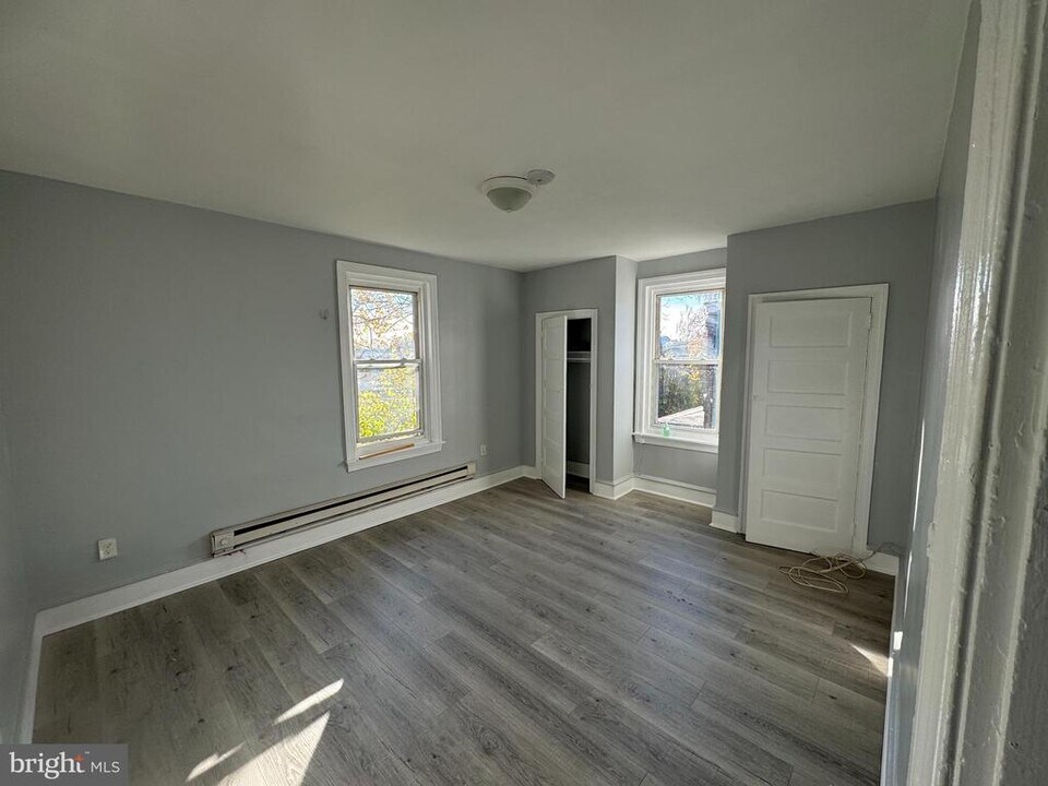 1118 Lindley Ave-Unit -3 in Philadelphia, PA - Building Photo