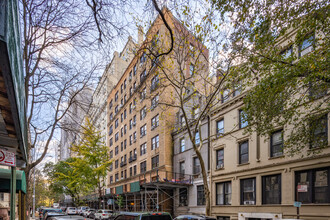 32 W 82nd St in New York, NY - Building Photo - Primary Photo