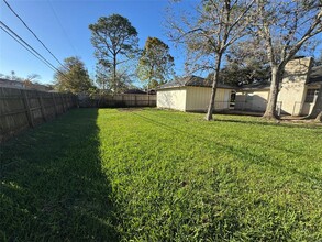 112 Rose Trail in Lake Jackson, TX - Building Photo - Building Photo