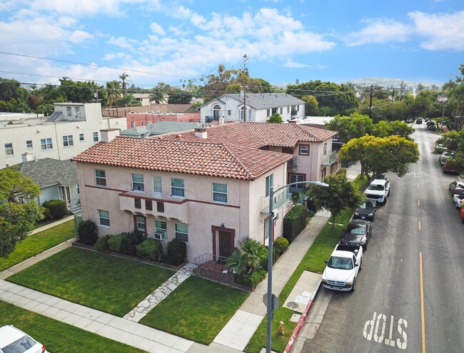 2200 Chestnut Ave in Long Beach, CA - Building Photo - Primary Photo