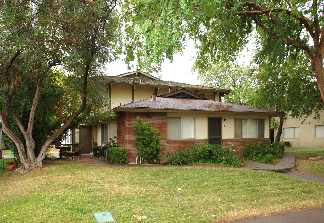 926 Carro Dr in Sacramento, CA - Building Photo