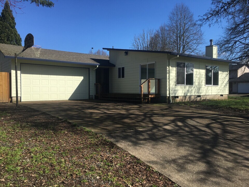 445 SE Border Ln in McMinnville, OR - Foto de edificio