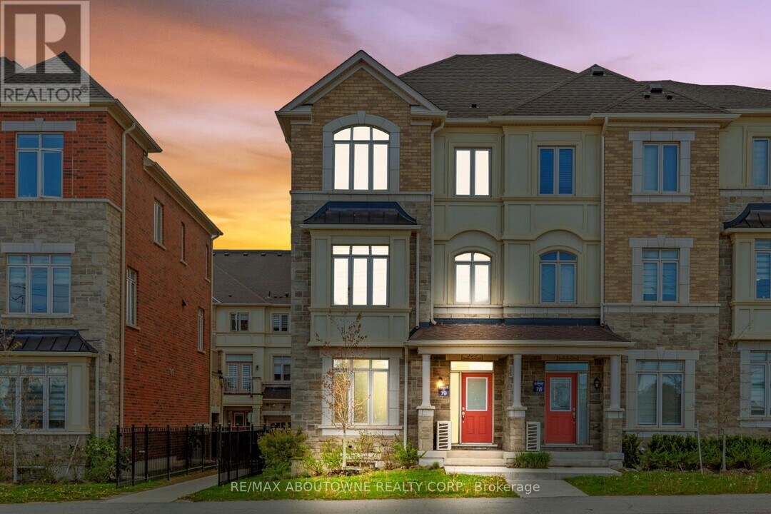 533 Dundas St E in Oakville, ON - Building Photo