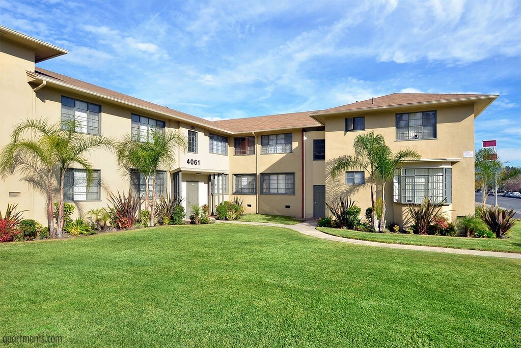 Santa Rosalia Apartment Homes in Los Angeles, CA