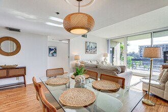 1109 Gulf of Mexico Dr in Longboat Key, FL - Building Photo - Building Photo