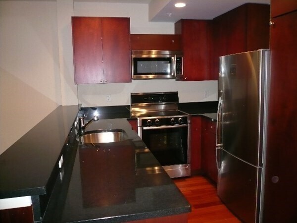 533 Cambridge St in Boston, MA - Building Photo