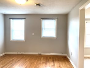 339 Village St in Millis-Clicquot, MA - Foto de edificio - Building Photo