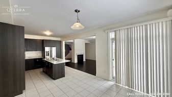 16 Mussle White Rd in Brampton, ON - Building Photo