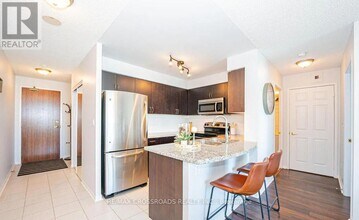 4900 Glen Erin Dr in Mississauga, ON - Building Photo - Building Photo