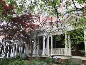 3345 18th St NW, Unit 101 in Washington, DC - Foto de edificio - Building Photo