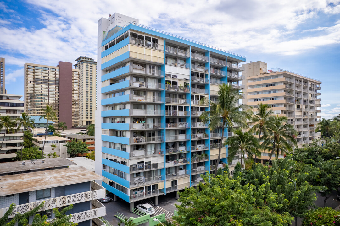 Oahu Surf Two in Honolulu, HI - Building Photo