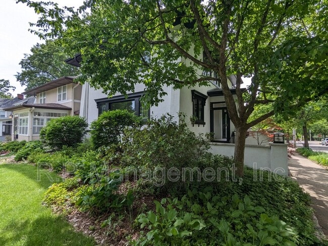 4900 Emerson Ave S in Minneapolis, MN - Building Photo - Building Photo