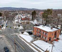 324 Washington Ave, Unit #4 in Kingston, NY - Building Photo - Building Photo