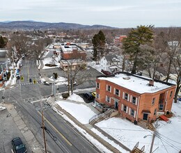 324 Washington Ave, Unit #3 in Kingston, NY - Building Photo - Building Photo