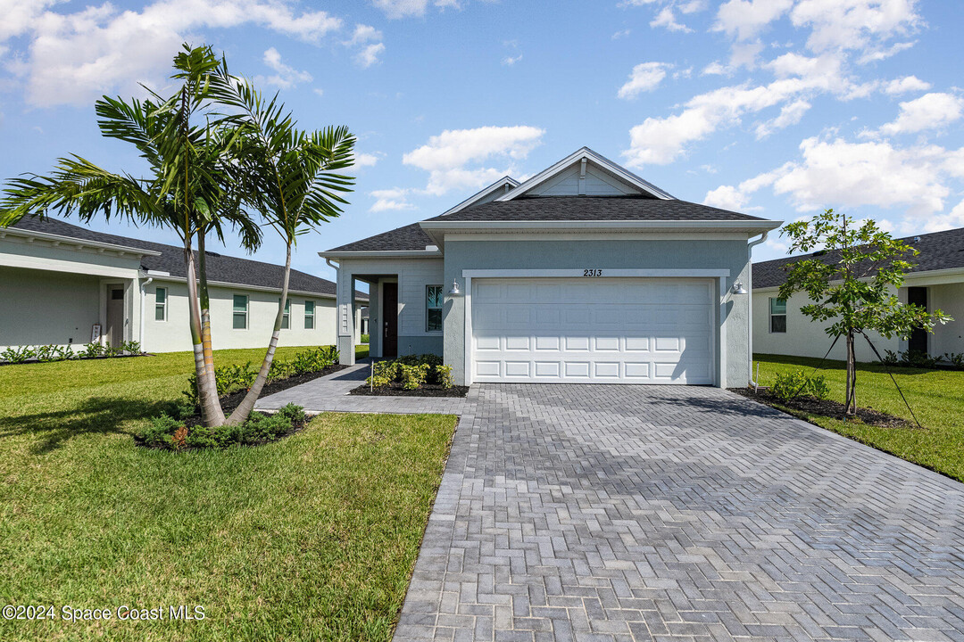 2313 Antarus Dr NW in Melbourne, FL - Building Photo