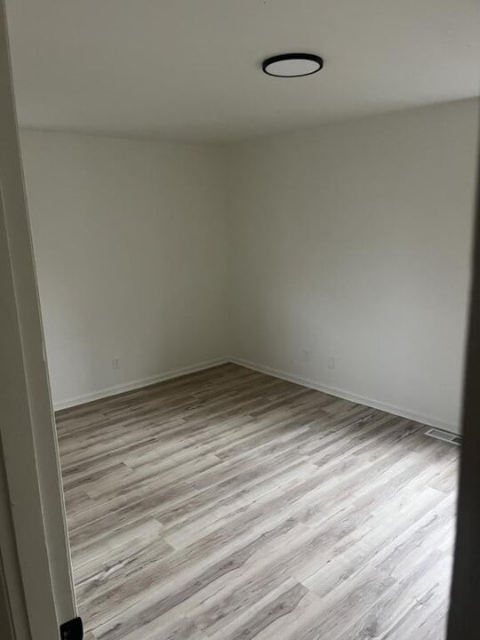 105 N Russell St in Marion, IL - Building Photo