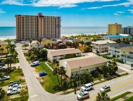 132 13th Ave S in Jacksonville Beach, FL - Building Photo