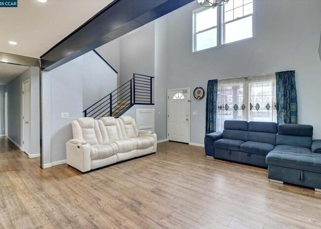 property at 1745 Wood Pl