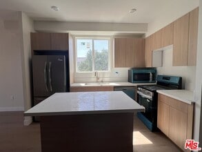 1230 S Berendo St in Los Angeles, CA - Building Photo - Building Photo