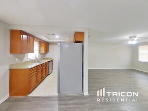 1203 Seffner Valrico Rd in Valrico, FL - Building Photo - Building Photo