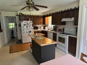 598 Redding Rd in Redding, CT - Building Photo - Building Photo