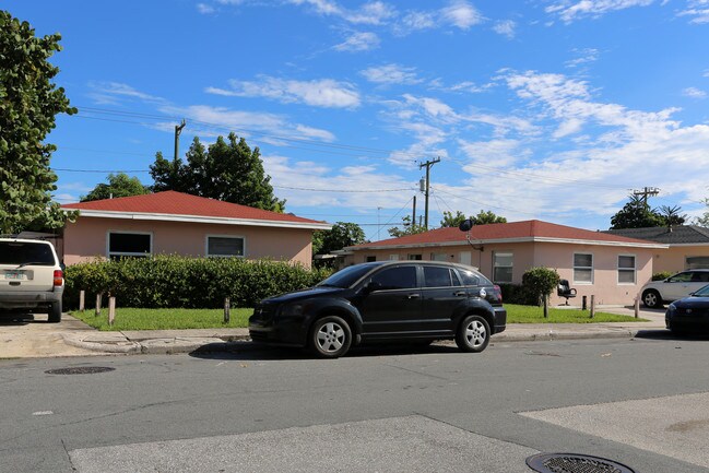 417-423 Nottingham Blvd in West Palm Beach, FL - Building Photo - Building Photo