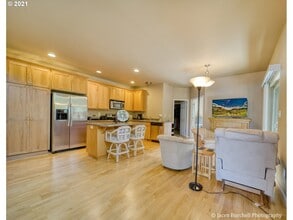 111 Coho Ter in Rainier, OR - Building Photo - Building Photo