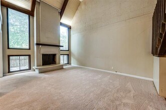 412 Hollyhill Ln in Denton, TX - Building Photo - Building Photo