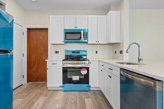 62 Vernal St, Unit 3 in Everett, MA - Building Photo - Building Photo